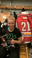 Sunnuntaina hyvän pelin pelannut #21 Camilla Tuomi palkittiin ottelun jälkeen joukkueen tikas-palkinnolla. 